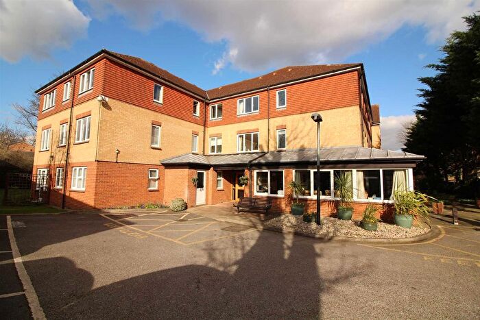 1 Bedroom Flat To Rent In Westminster Court, Wanstead, E11