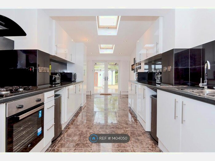 1 Bedroom Flat To Rent In Love Lane, Newbury, RG14