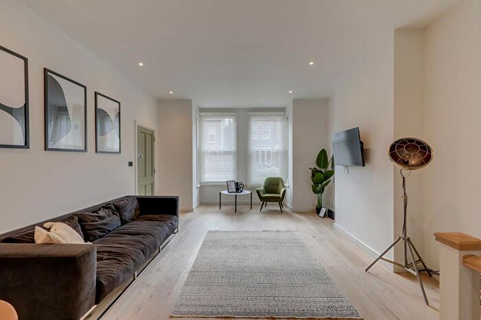 2 Bedroom Flat For Sale In Devonshire Road, Forest Hill, SE23