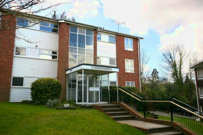 2 Bedroom Flat To Rent In Winnals Park, Haywards Heath, RH16