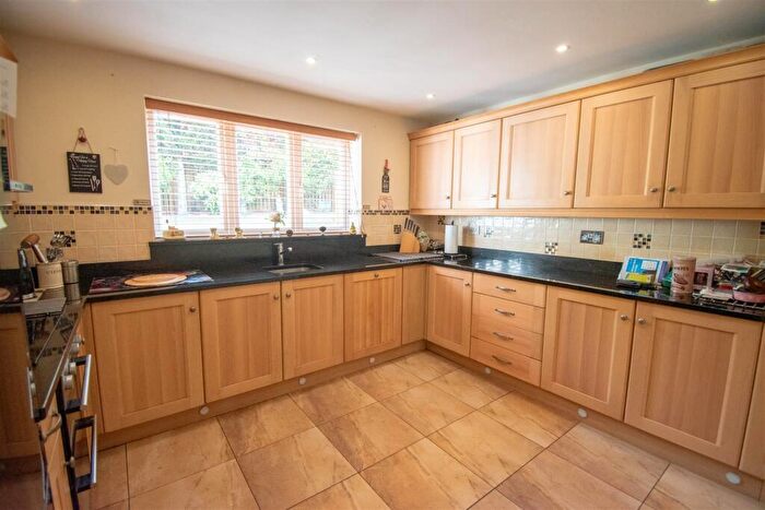 4 Bedroom Detached House For Sale In Priory Way, Ripley, DE5