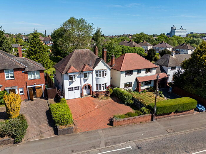 4 Bedroom Detached House For Sale In Northampton Road, Kettering, NN15