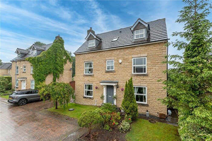 4 Bedroom Detached House For Sale In Lark Vale, Bingley, West Yorkshire, BD16