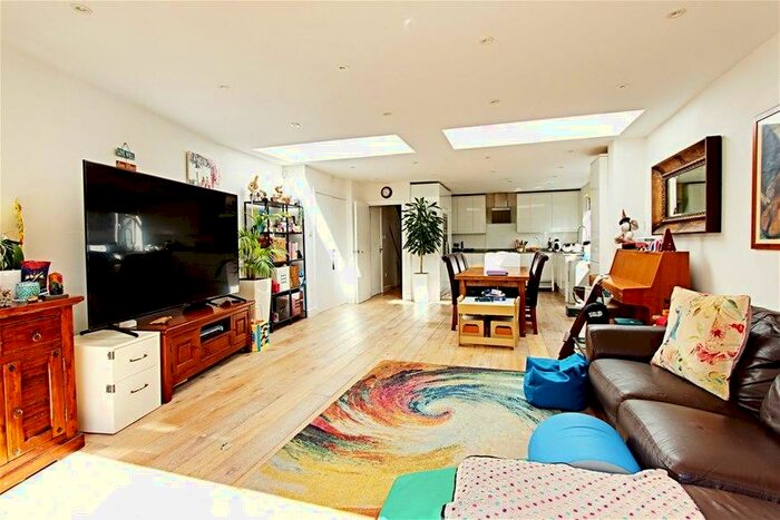 4 Bedroom Semi-Detached House To Rent In Salcombe Gardens, Mill Hill, NW7