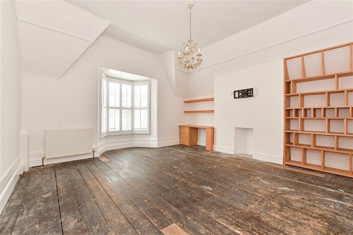 2 Bedroom Maisonette For Sale In High Street, Sandown, Isle Of Wight, PO36