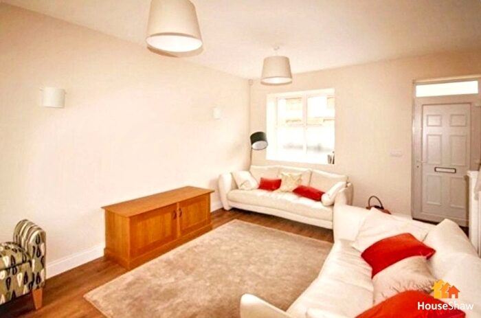 2 Bedroom Property To Rent In Bellingdon Road, Chesham, HP5