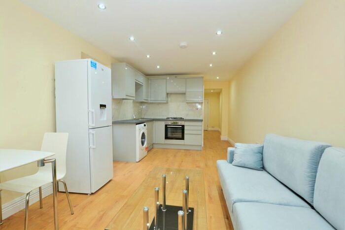 1 Bedroom Flat To Rent In Twickenham Road, Isleworth, TW7