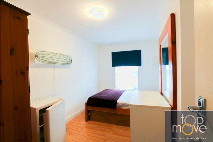 Property To Rent In Brighton Road, South Croydon CR2