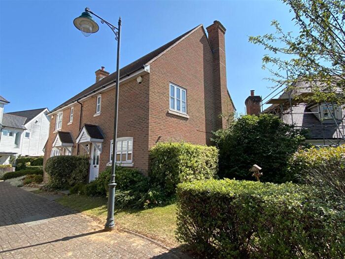 3 Bedroom Semi-Detached House To Rent In Hawkridge Grove, Kings Hill, ME19