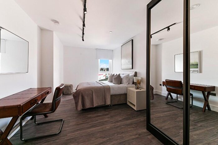 2 Bedroom Flat To Rent In Mitre Yard, North Kensington, NW10