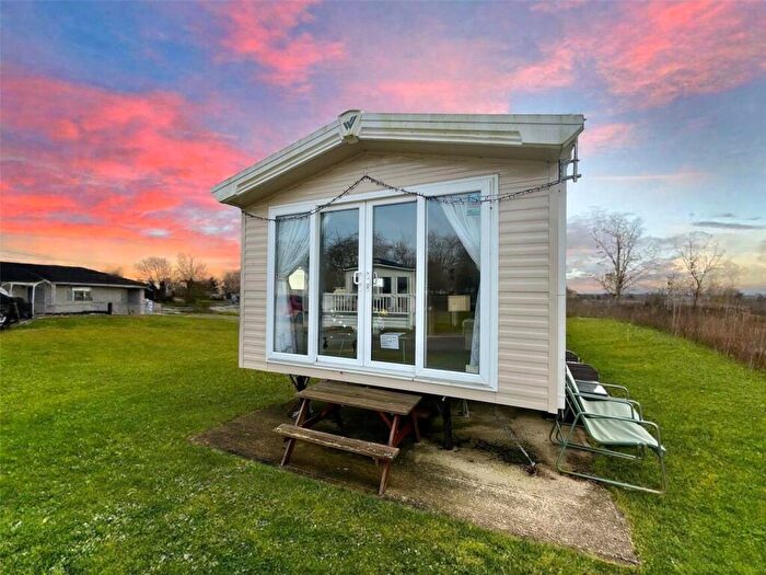 2 Bedroom Mobile Home For Sale In Lakes Country Park, Tattershall, Lincolnshire, LN4