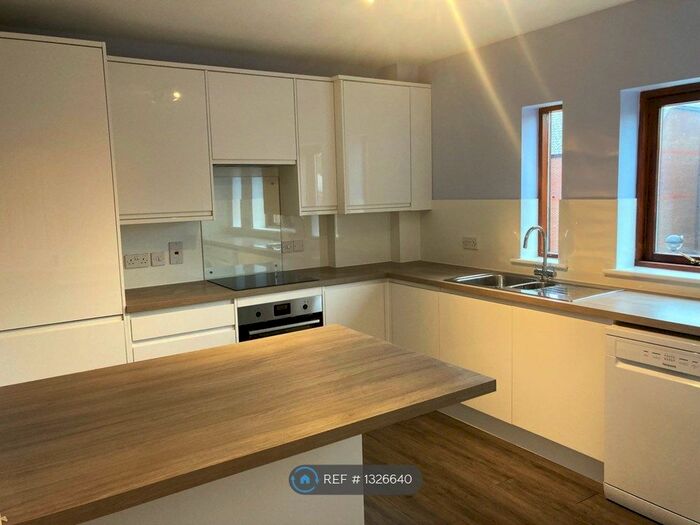 2 Bedroom Flat To Rent In Ashtree Court, St. Albans AL1