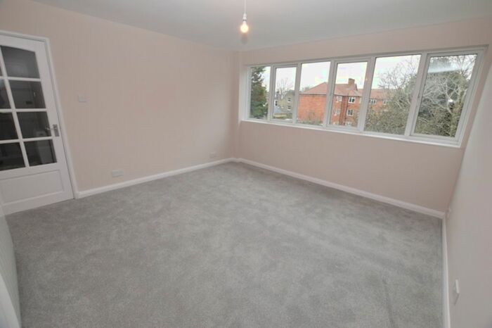2 Bedroom Flat To Rent In Lawman Court, Kew Road, Kew, Richmond, Surrey, TW9