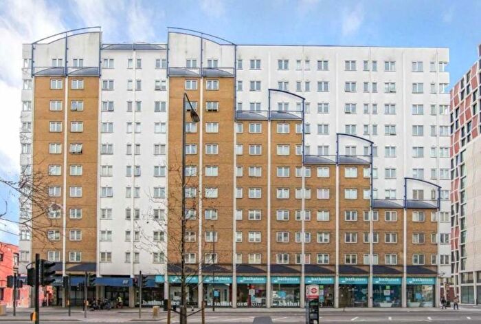 2 Bedroom Flat To Rent In Skyline Plaza, Commercial Road, London, E1