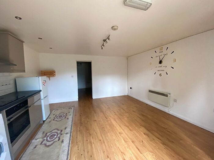 1 Bedroom Flat To Rent In Quainton Street, London, NW10