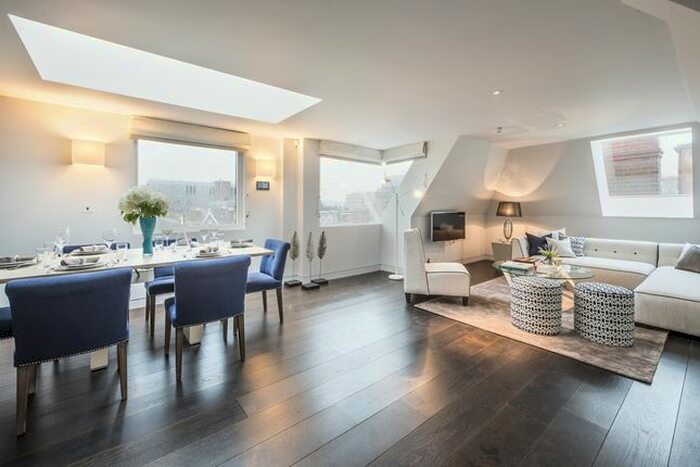 2 Bedroom Flat To Rent In Duke Street, London, W1K