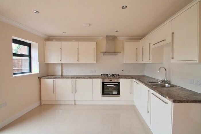 2 Bedroom Bungalow To Rent In Ludlow Road, Feltham, Middlesex, TW13