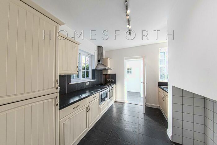 3 Bedroom House To Rent In Asmuns Hill, Hampstead, NW11