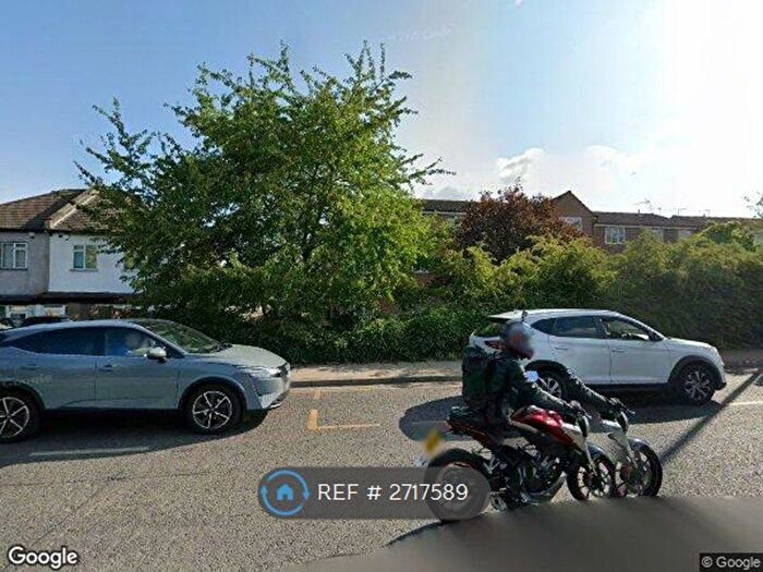 3 Bedroom Flat To Rent In Mayford Close, Beckenham, BR3