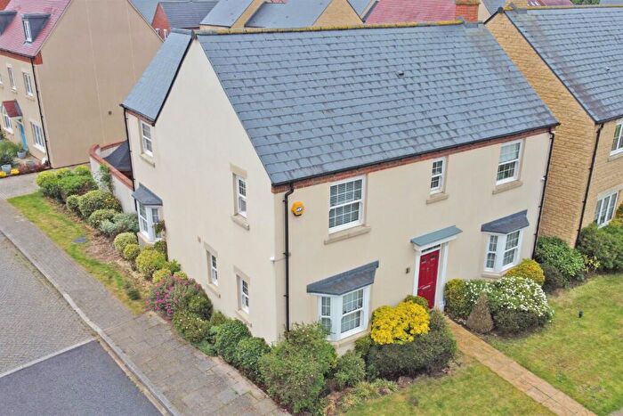 4 Bedroom Detached House To Rent In Kingsmere, . Bicester, OX26
