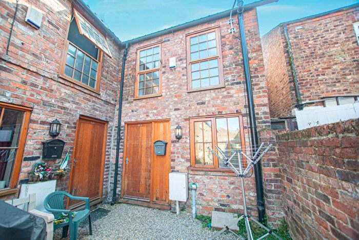2 Bedroom Flat To Rent In North Street, Bridlington, YO15