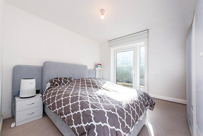 2 Bedroom Flat For Sale In Commander Ave, Colindale, London, NW9