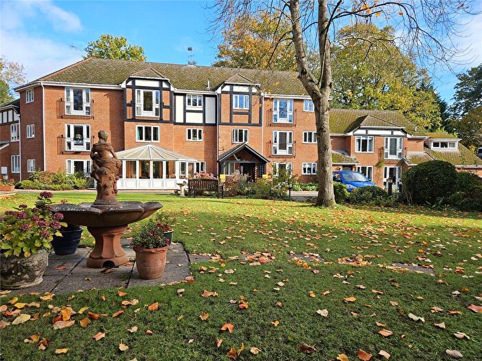 2 Bedroom Flat For Sale In Pegasus Court, Fleet, Hampshire, GU51