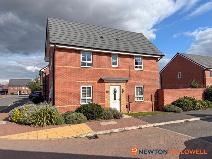 3 Bedroom Semi-Detached House For Sale In Halifax Road, Fernwood, NG24