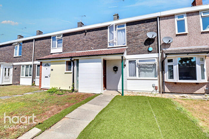 2 Bedroom Terraced House For Sale In Gladwyns, Basildon, SS15