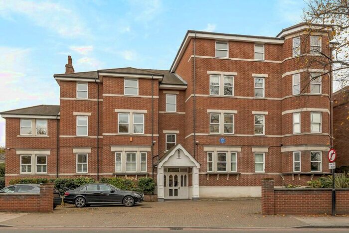 2 Bedroom Flat To Rent In Upper Richmond Road, London, SW15