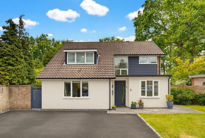 4 Bedroom Detached House For Sale In Gorselands Close, West Byfleet, KT14
