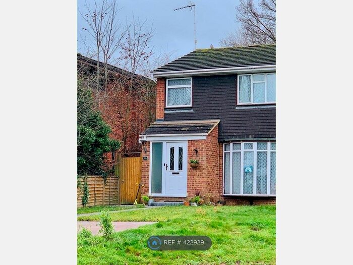 3 Bedroom Semi-Detached House To Rent In Switchback Road South, Maidenhead SL6