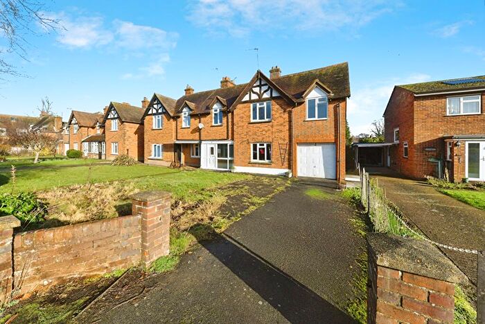 4 Bedroom Semi Detached House For Sale In Becket Gardens, Welwyn, Hertfordshire, AL6