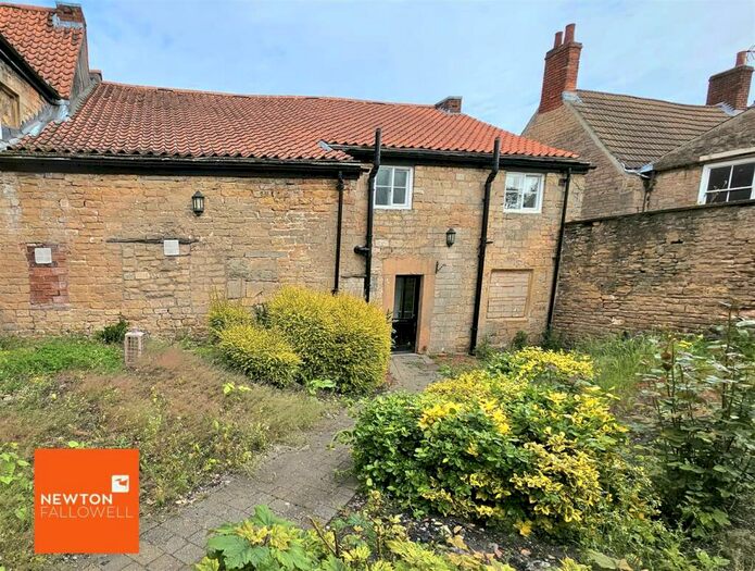 2 Bedroom Apartment To Rent In School Yard, Mansfield Woodhouse, Mansfield, NG19