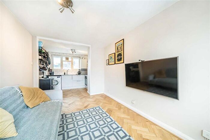 1 Bedroom Flat For Sale In Mysore Road, Clapham Common North Side, SW11