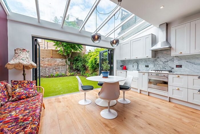 4 Bedroom Terraced House To Rent In Mortimer Road, London, N1