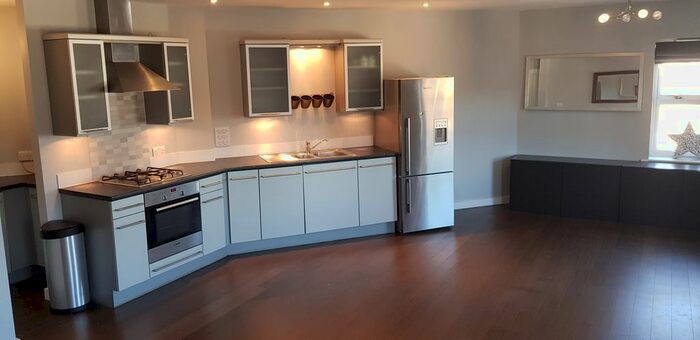 2 Bedroom Flat To Rent In Woodford Road, Watford, WD17