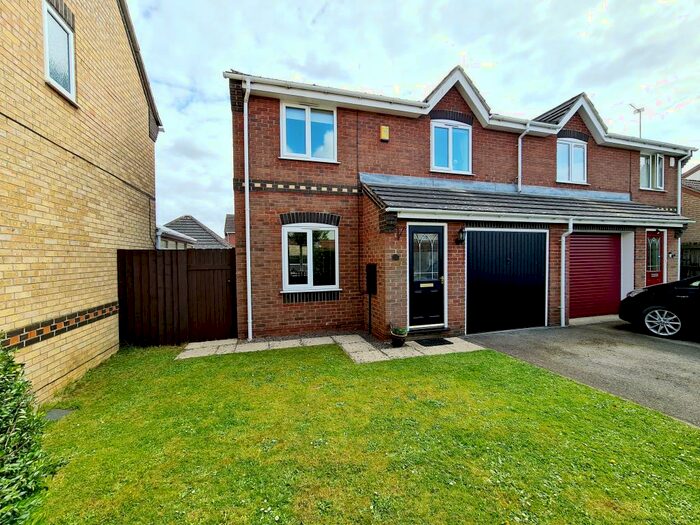 3 Bedroom House To Rent In Ely Close, LN4