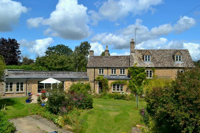 4 Bedroom House For Sale In Chadlington, OX7