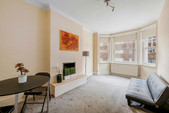 1 Bedroom Flat To Rent In Barons Court Road, London, Greater London, W14