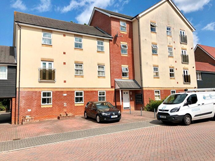 2 Bedroom Flat For Sale In Whites Way, Hedge End, Southampton, SO30