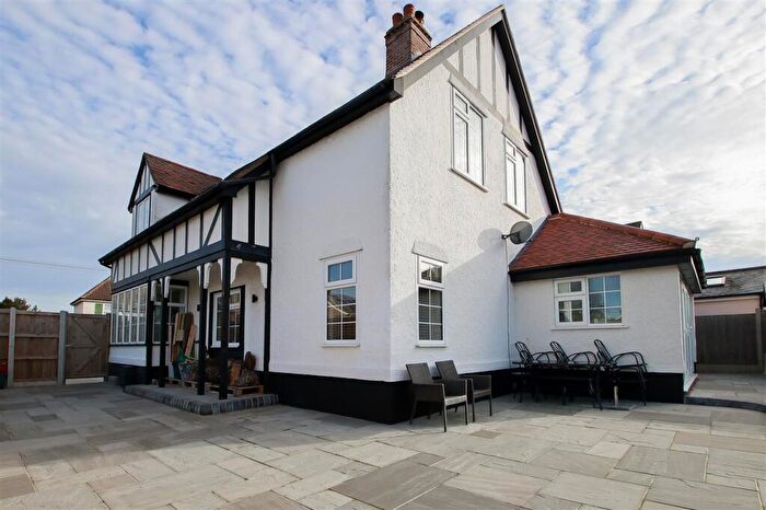 5 Bedroom Detached House For Sale In Southcliff Park, East Clacton, CO15