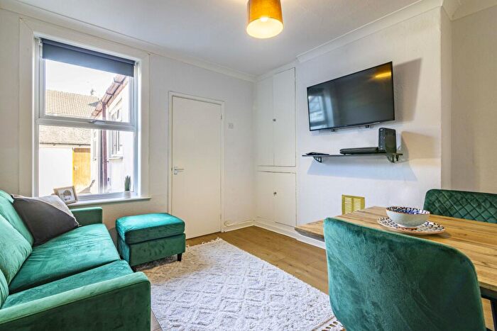 3 Bedroom Terraced House To Rent In Kirkby St // Bed +Study // Sept, LN5