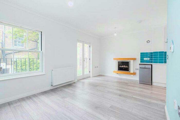 2 Bedroom Flat To Rent In Glebe Court, Rainhill Way, Bow, E3