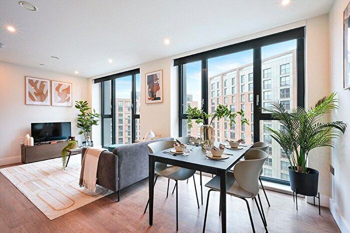 2 Bedroom Apartment To Rent In Uncle Leeds, Whitehall, LS12
