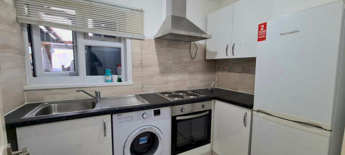 1 Bedroom Flat To Rent In Eastern Avenue, Ilford, IG2