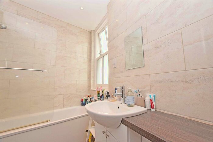 1 Bedroom Flat To Rent In Tudor Road, Hampton, TW12