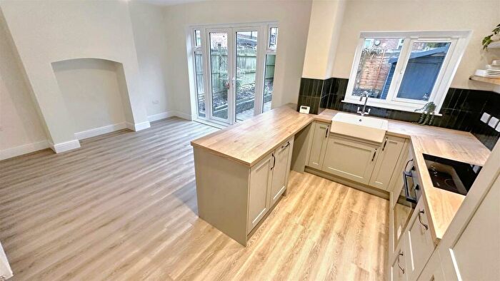 3 Bedroom Semi-Detached House For Sale In Victoria Road, Stirchley, Birmingham, B30
