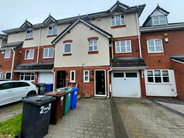 4 Bedroom Town House To Rent In Butterstile Avenue, Prestwich, Manchester, M25