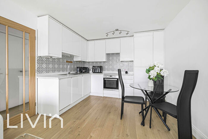 2 Bedroom Flat For Sale In Maple Court, Croydon, CR0